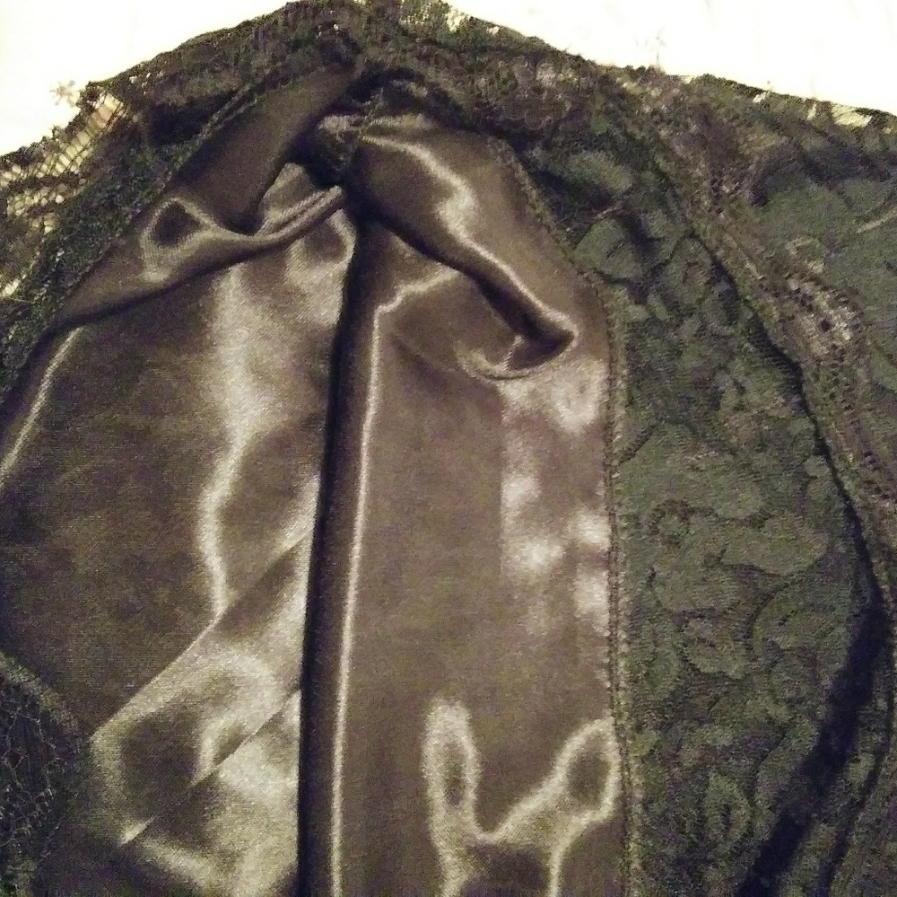Lace top - Picture 2 of 4